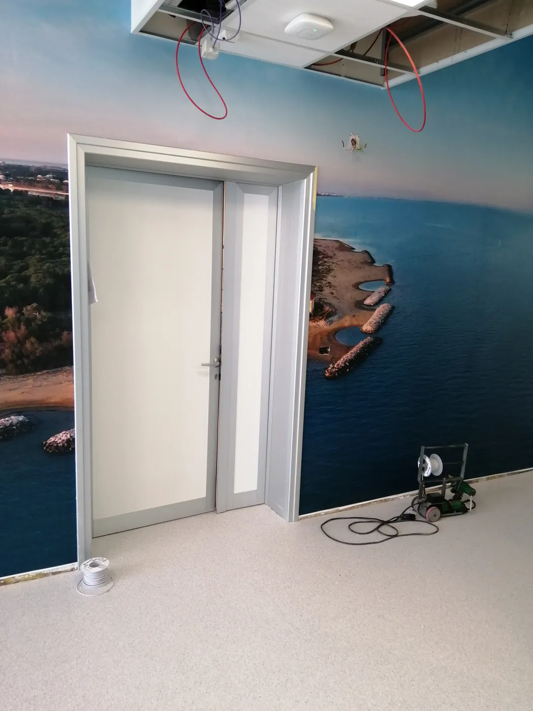 Una delle porte interne in alluminio