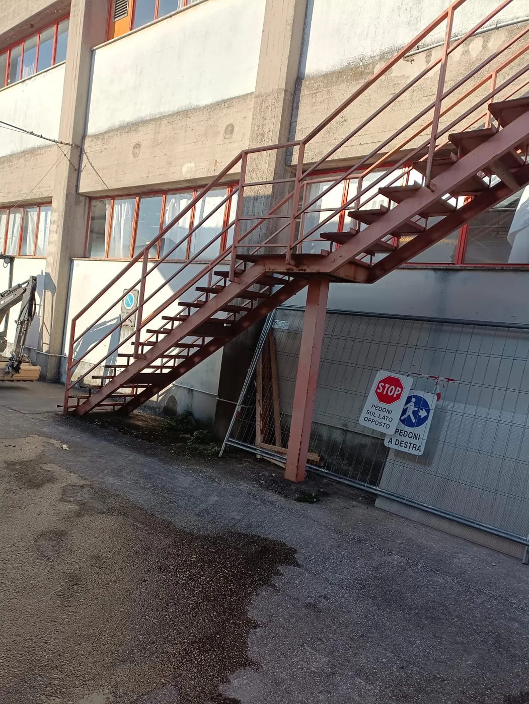 La scala che c'era prima dei lavori