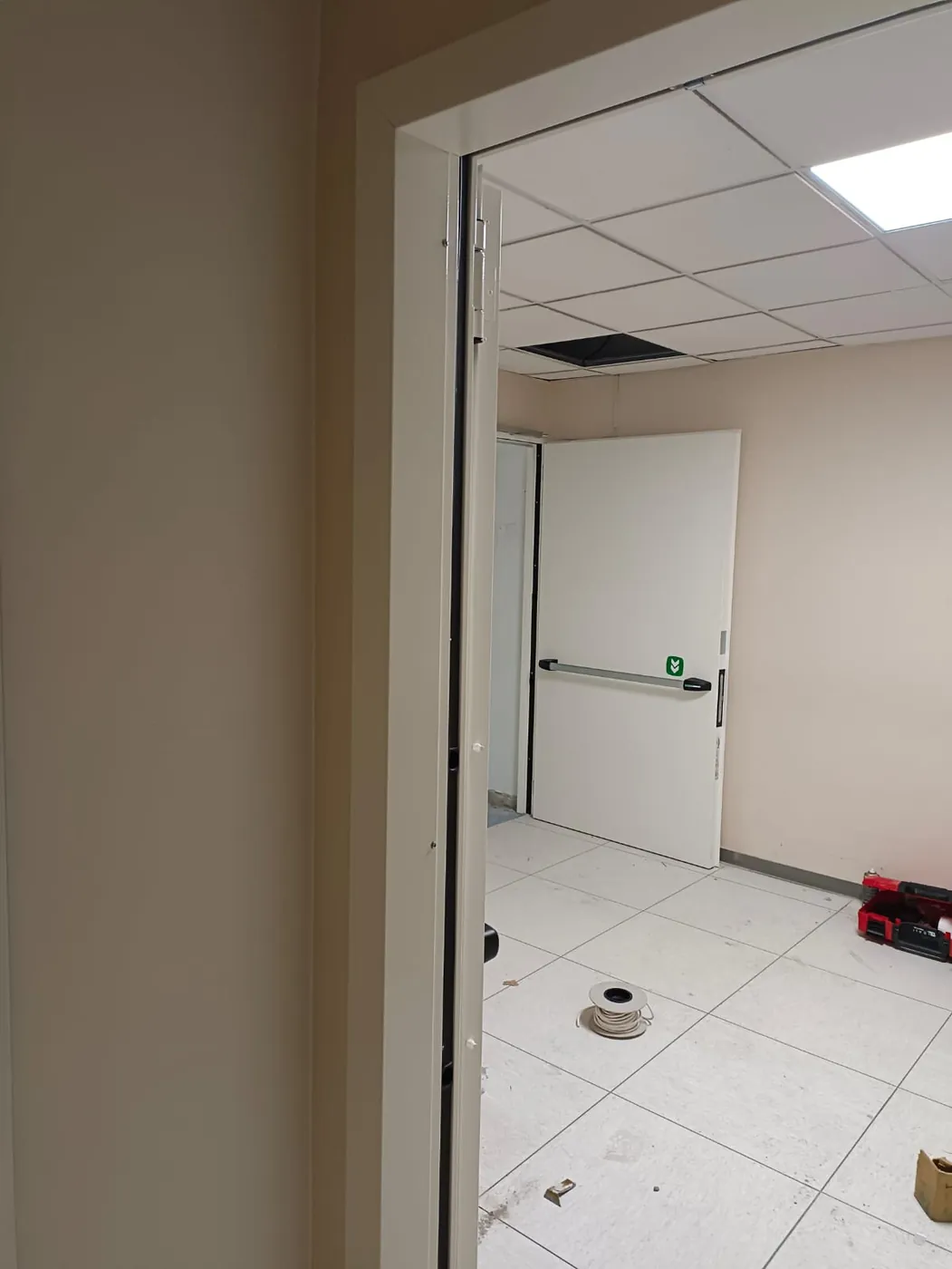 La porta vista di lato