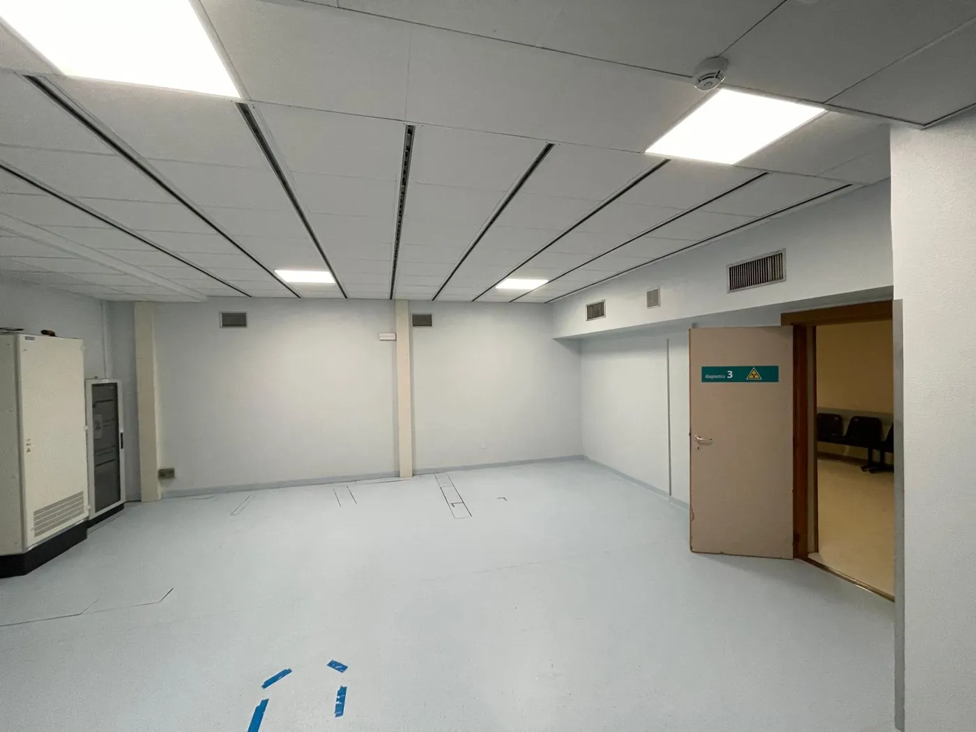 La sala finita, prima dell'arrivo della macchina