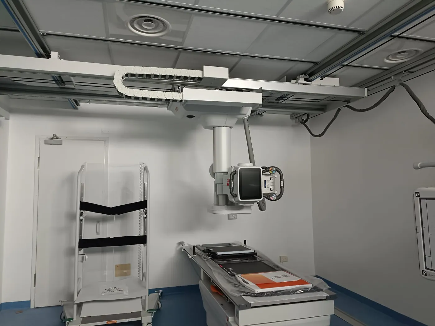 La sala con il radiografo installato