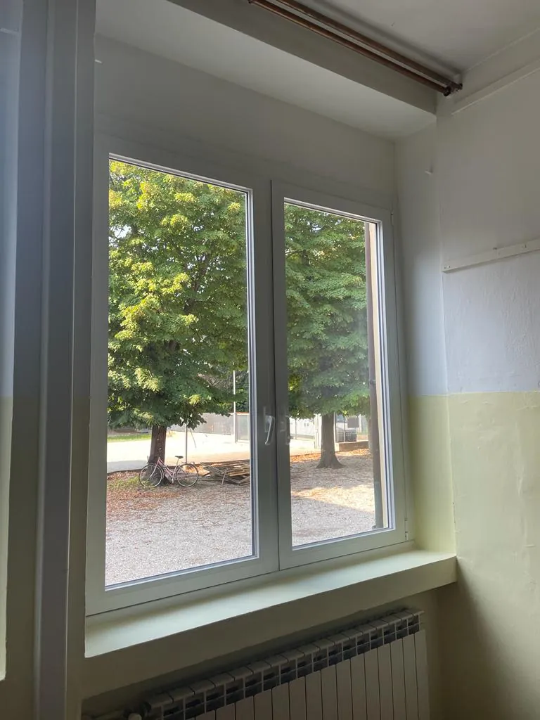 Un altro serramento, dall'interno